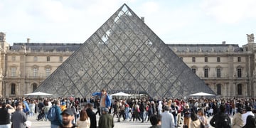 A museum of Louvre