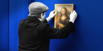 A person hanging Mona Lisa on the wall