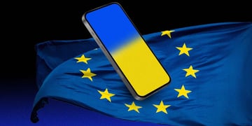 EU flag Ukraine phone, scam calls, call center