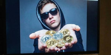 monitor crypto flexing