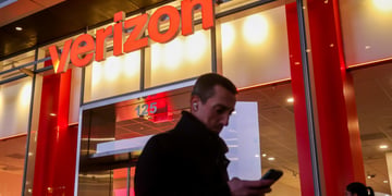 verizon_orange_man_phone_night