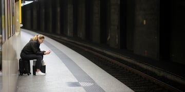 brussels_scroll_metro_luggage
