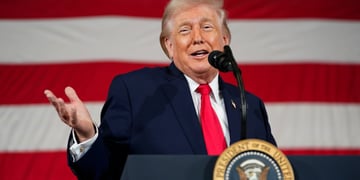 donald_trump_american_flag_happy