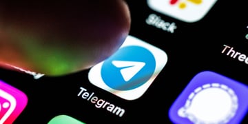 telegram_icon_smartphone_black_screen
