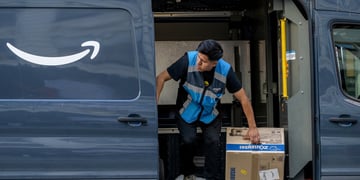 asian man, amazon vest, black hair, brown box, Zojirushi , dark blue amazon delivery trck