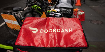 A DoorDash bag on a bicycle in New York, US,