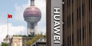 huawei_china_flag_sky