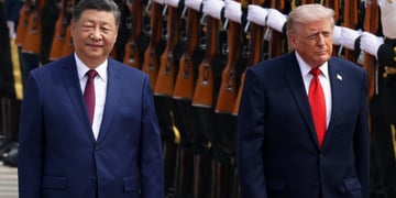 xi, donald trump, honor guard uniforms, brown guns,red tie ,blue jacket, black jacket