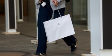 Apple shopper NYC
