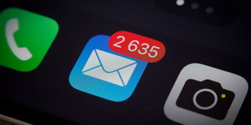 iOS apps, including Mail and Camera