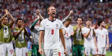 harry kane, white male, white football outfit, red number 9, other men in white sport outfits