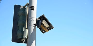 A Flock camera is located at the corner of Harbor Blvd.