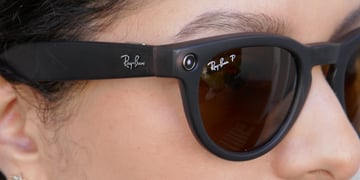 A woman is wearing a pair of Ray-Ban smart glasses.