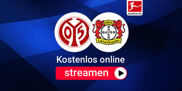 Vereinswappen von Mainz 05 und Bayer 04 Leverkusen vor blauem Hintergrund