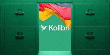 The logo of Kolibri and German flag between 2 green cabinets with drawers