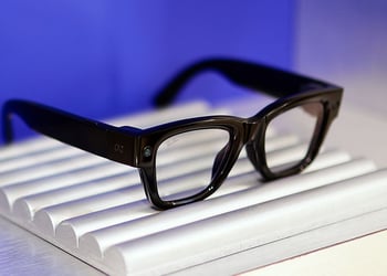 Meta smartglasses